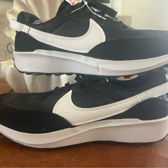 Men's Black and White Sneakers
Nike waffle brand new - Picture 2 of 3
